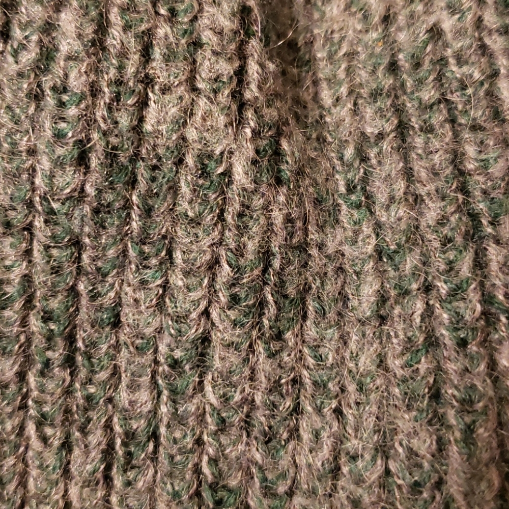 Banana Republic grey/green cable knit sweater. - Picture 4 of 5